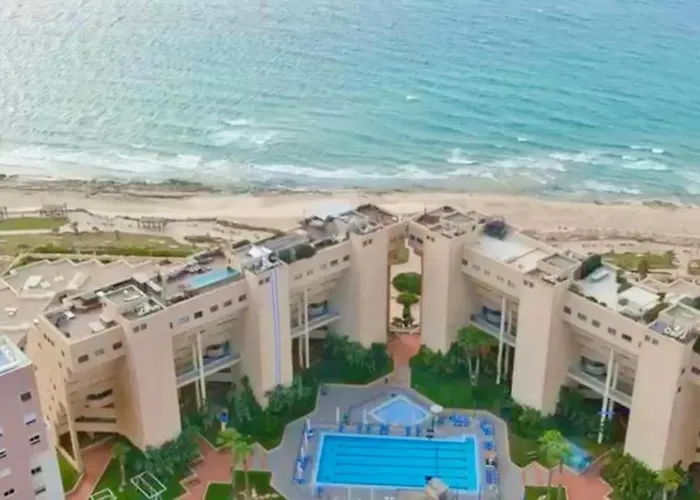 Luxurious Seaside Apartment