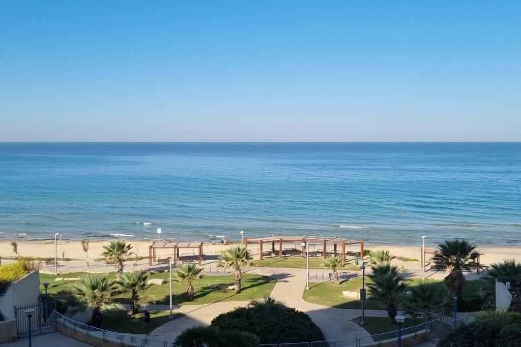 Апартаменты Luxurious Seaside *